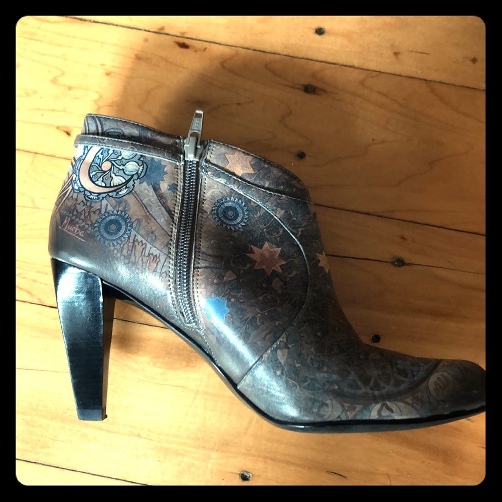 Size 8 ICON limited edition